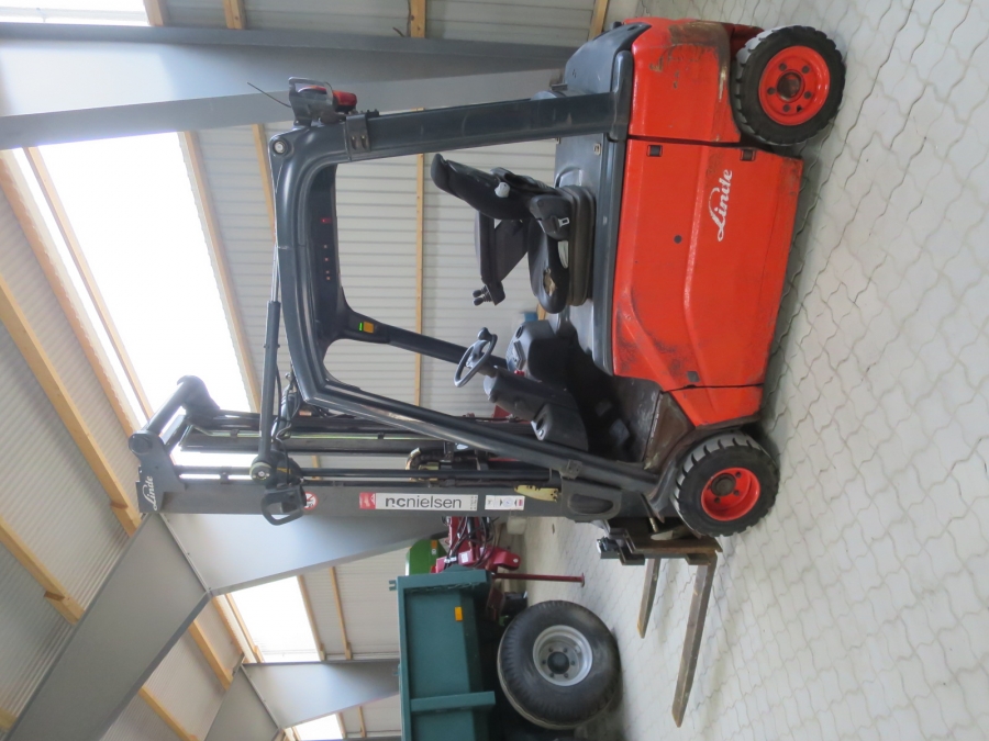 4555 Linde E20 forklift with box turner / rotator