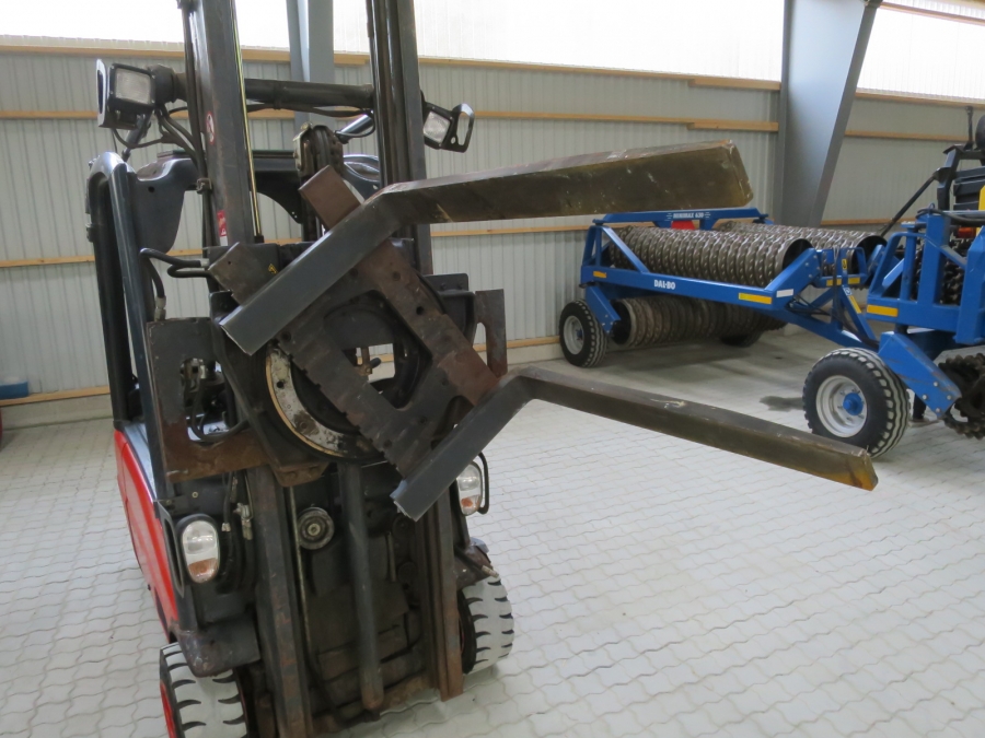 4555 Linde E20 forklift with box turner / rotator
