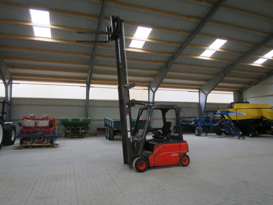 4555 Linde E20 forklift with box turner / rotator
