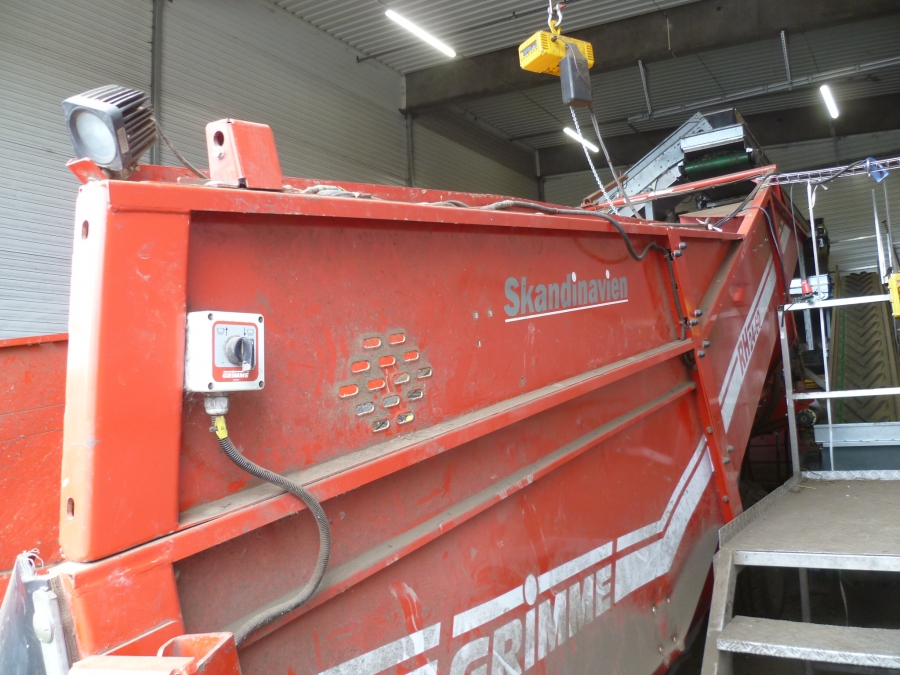 4558 Grimme RH24-60 XXL receiving hopper