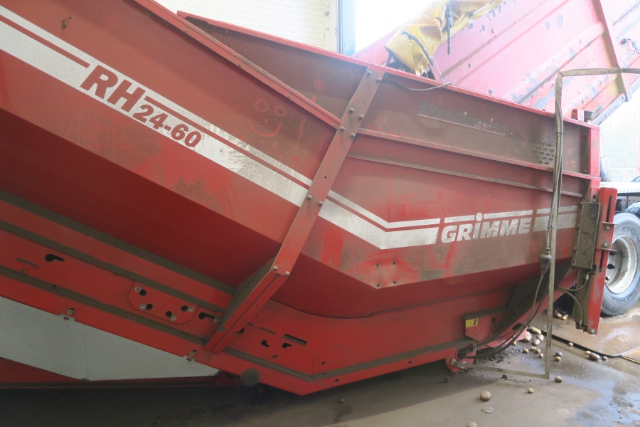 4558 Grimme RH24-60 XXL receiving hopper