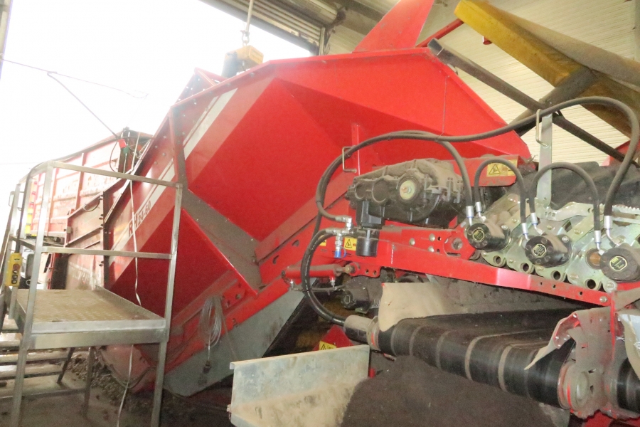 4558 Grimme RH24-60 XXL receiving hopper