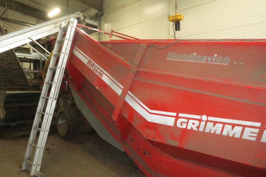 4558 Grimme RH24-60 XXL receiving hopper