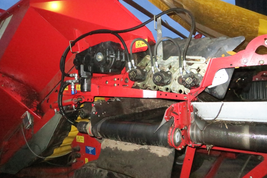4558 Grimme RH24-60 XXL receiving hopper