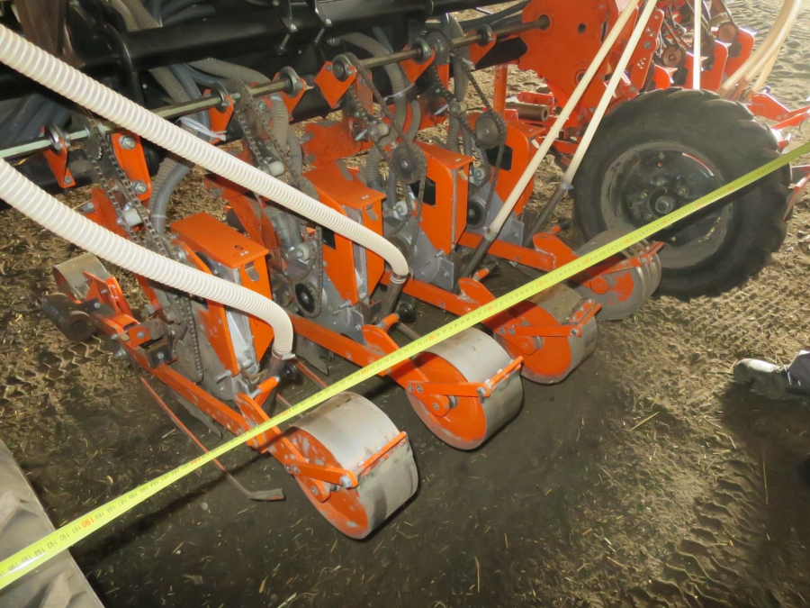 4576 Stanhay precision seeder 12 row