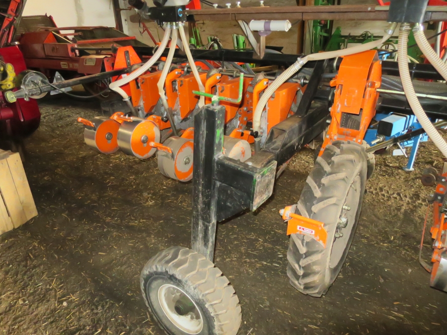 4576 Stanhay precision seeder 12 row