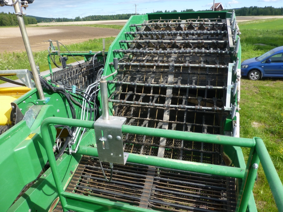 4592 Wuhlmaus WM 8500 2 row potato harvester