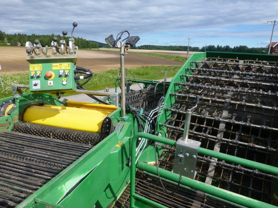 4592 Wuhlmaus WM 8500 2 row potato harvester