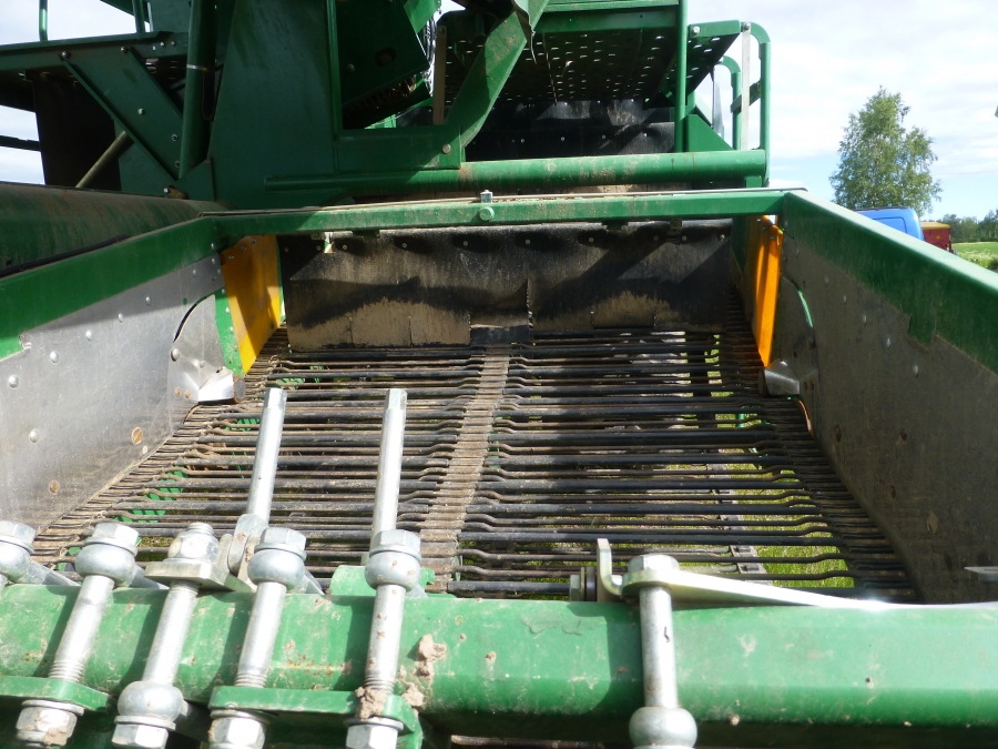 4592 Wuhlmaus WM 8500 2 row potato harvester