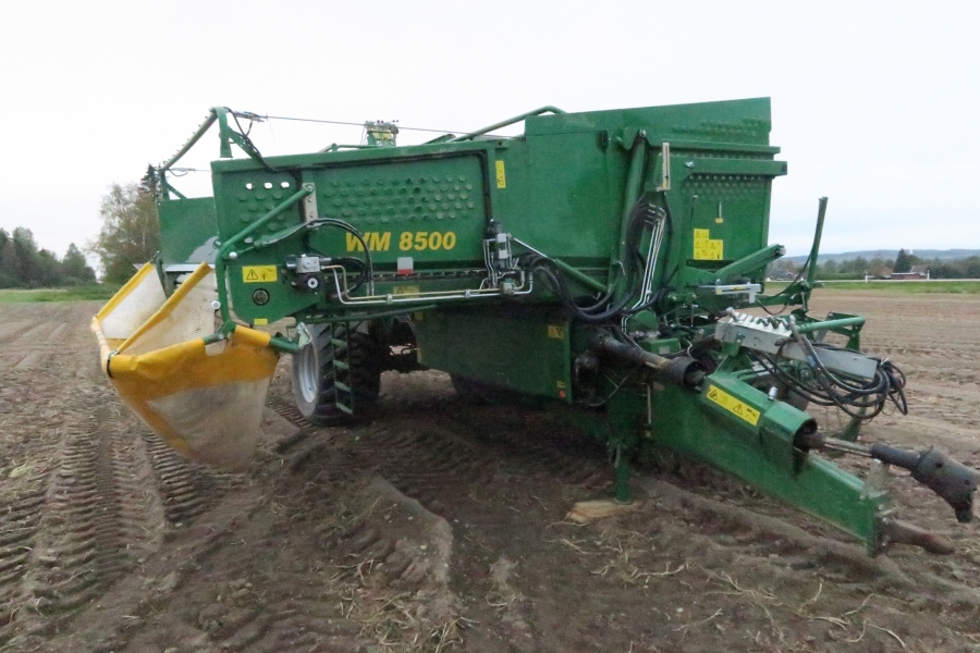4592 Wuhlmaus WM 8500 2 row potato harvester