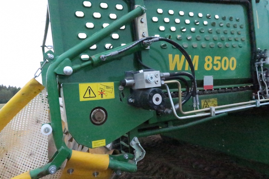 4592 Wuhlmaus WM 8500 2 row potato harvester
