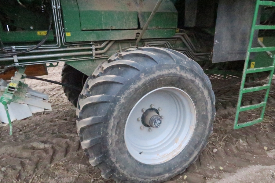 4592 Wuhlmaus WM 8500 2 row potato harvester