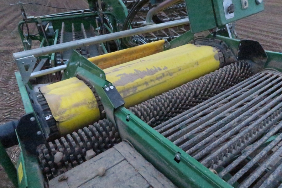 4592 Wuhlmaus WM 8500 2 row potato harvester