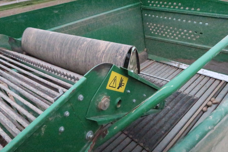 4592 Wuhlmaus WM 8500 2 row potato harvester