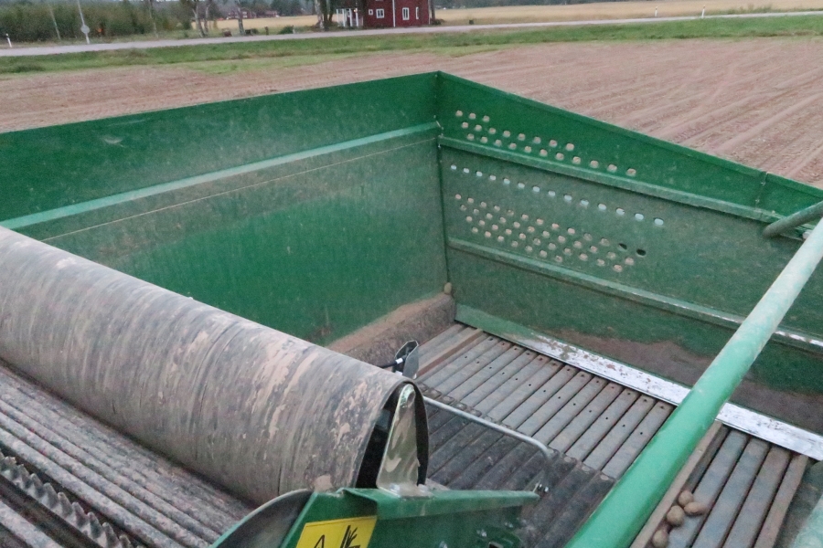 4592 Wuhlmaus WM 8500 2 row potato harvester