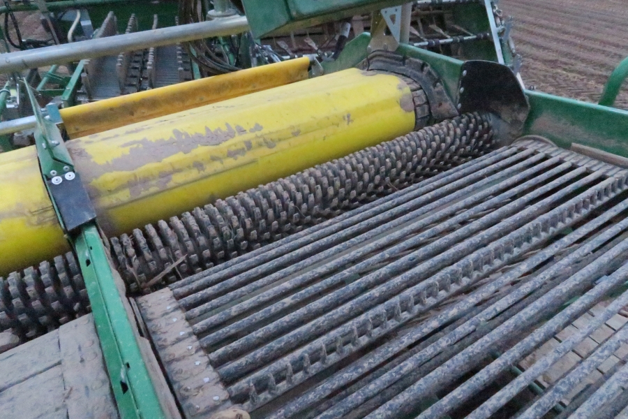 4592 Wuhlmaus WM 8500 2 row potato harvester