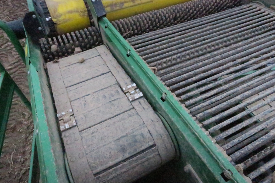 4592 Wuhlmaus WM 8500 2 row potato harvester