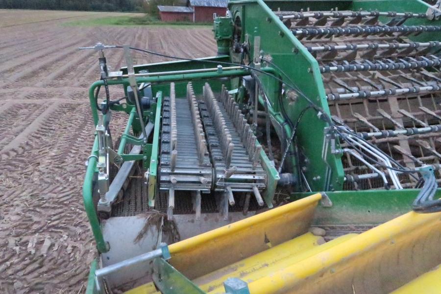 4592 Wuhlmaus WM 8500 2 row potato harvester
