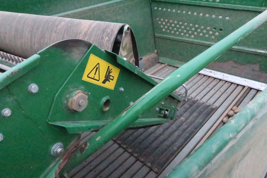 4592 Wuhlmaus WM 8500 2 row potato harvester
