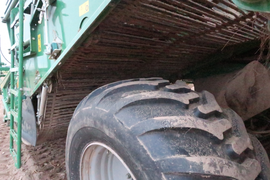 4592 Wuhlmaus WM 8500 2 row potato harvester