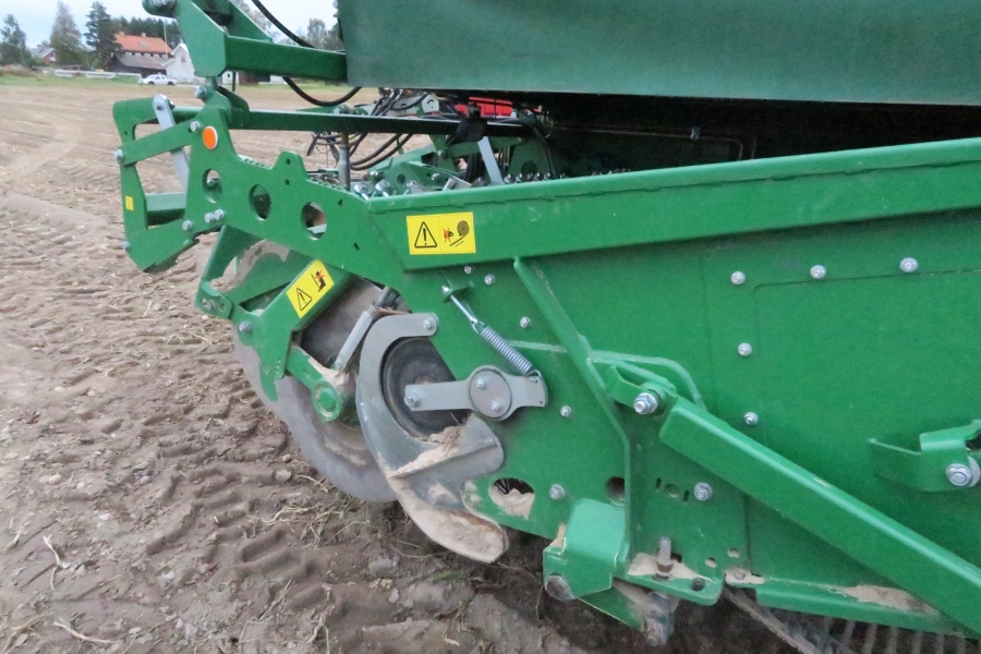 4592 Wuhlmaus WM 8500 2 row potato harvester