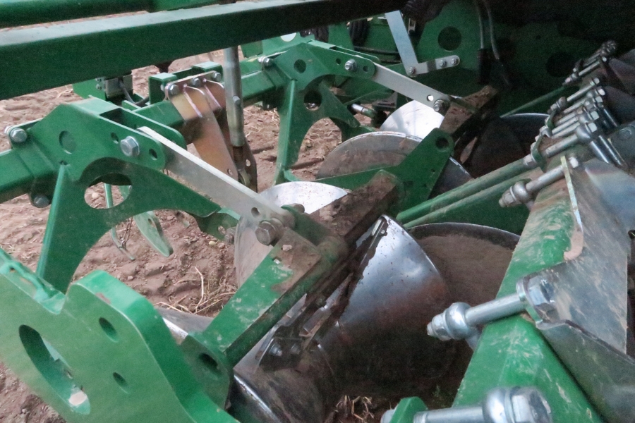 4592 Wuhlmaus WM 8500 2 row potato harvester