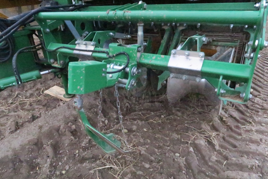 4592 Wuhlmaus WM 8500 2 row potato harvester