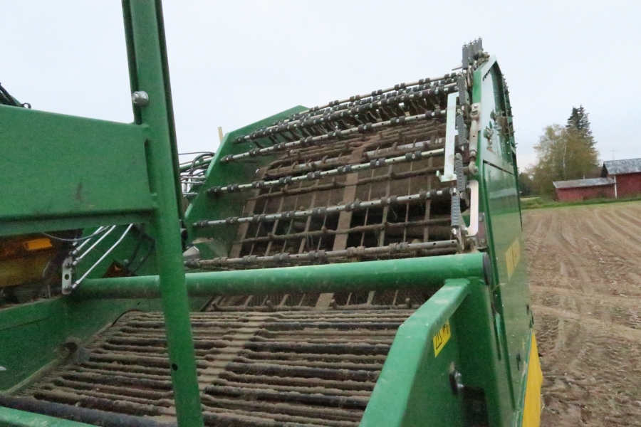4592 Wuhlmaus WM 8500 2 row potato harvester