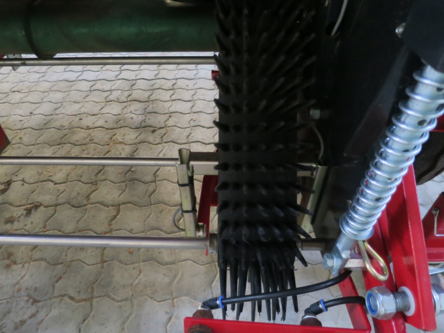 4598  Koningsplanter 4 row potato planter AS NEW