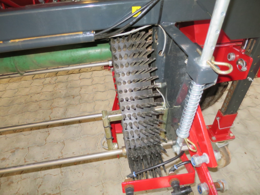 4598  Koningsplanter 4 row potato planter AS NEW