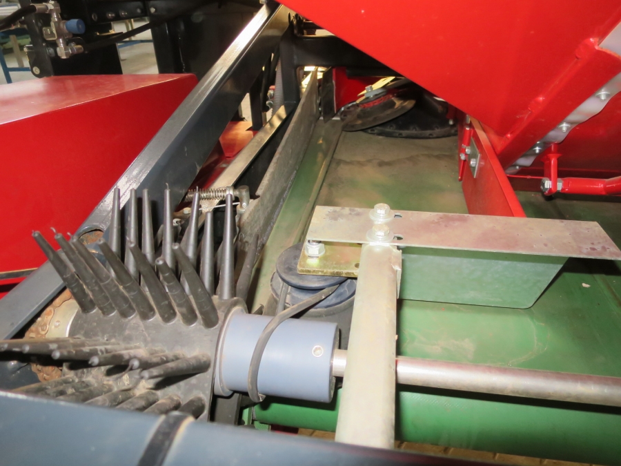 4598  Koningsplanter 4 row potato planter AS NEW
