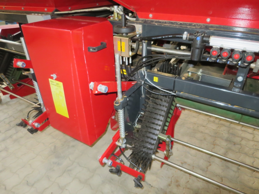 4598  Koningsplanter 4 row potato planter AS NEW