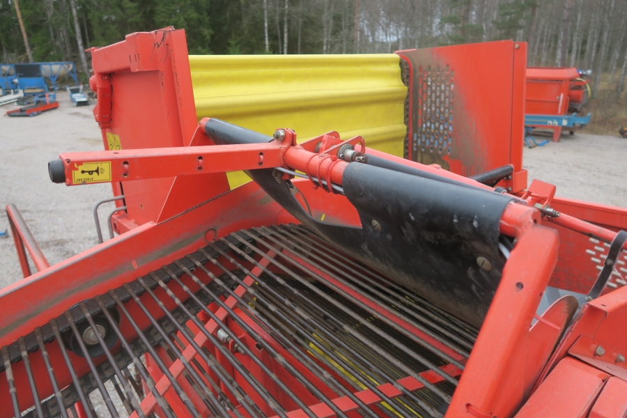 4609 Grimme SE 75-30 UB potato harvester