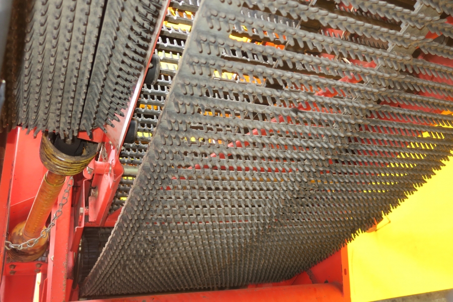 4609 Grimme SE 75-30 UB potato harvester
