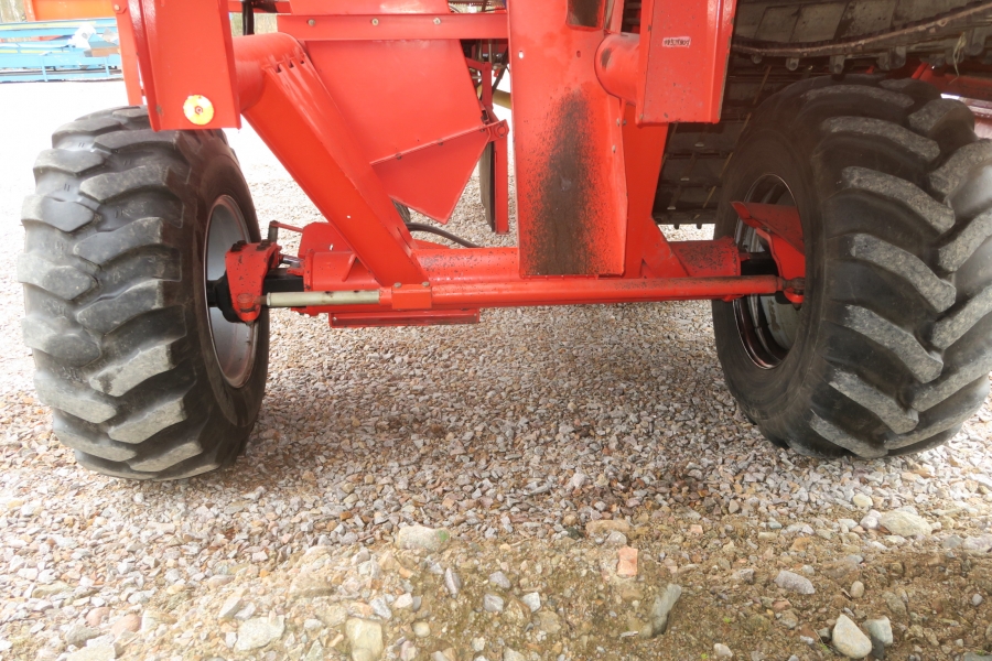 4609 Grimme SE 75-30 UB potato harvester
