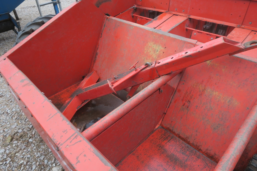 4611 Kverneland Underhaug 1300 potato planter