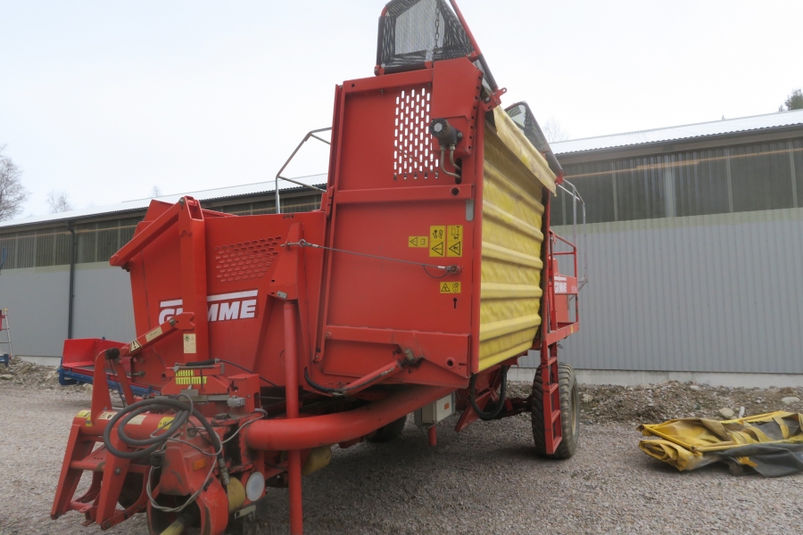 4618 Grimme SE75-40 potato harvester