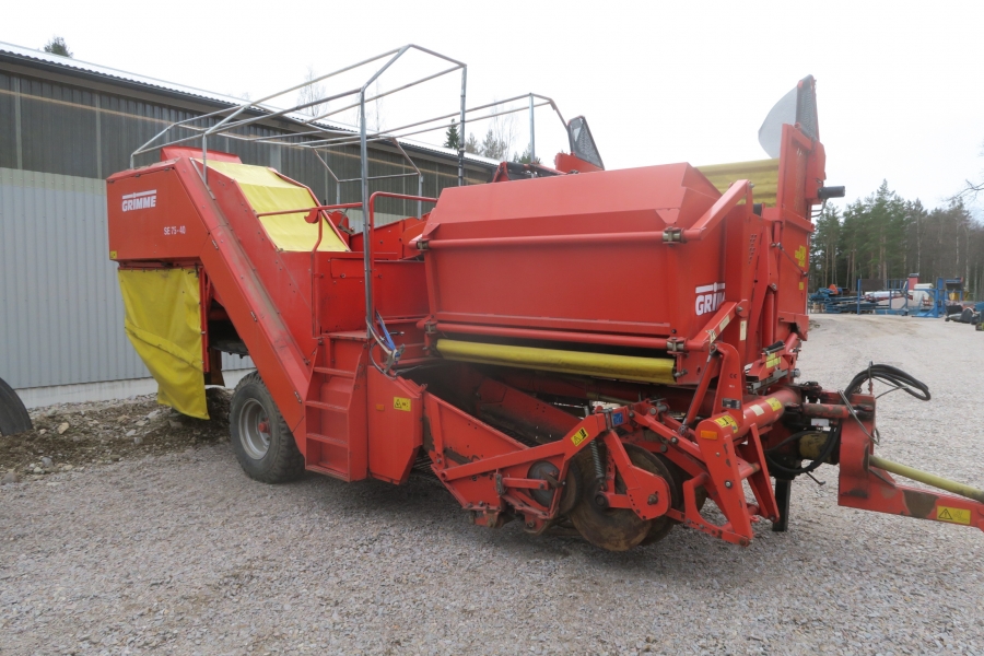 4618 Grimme SE75-40 potato harvester