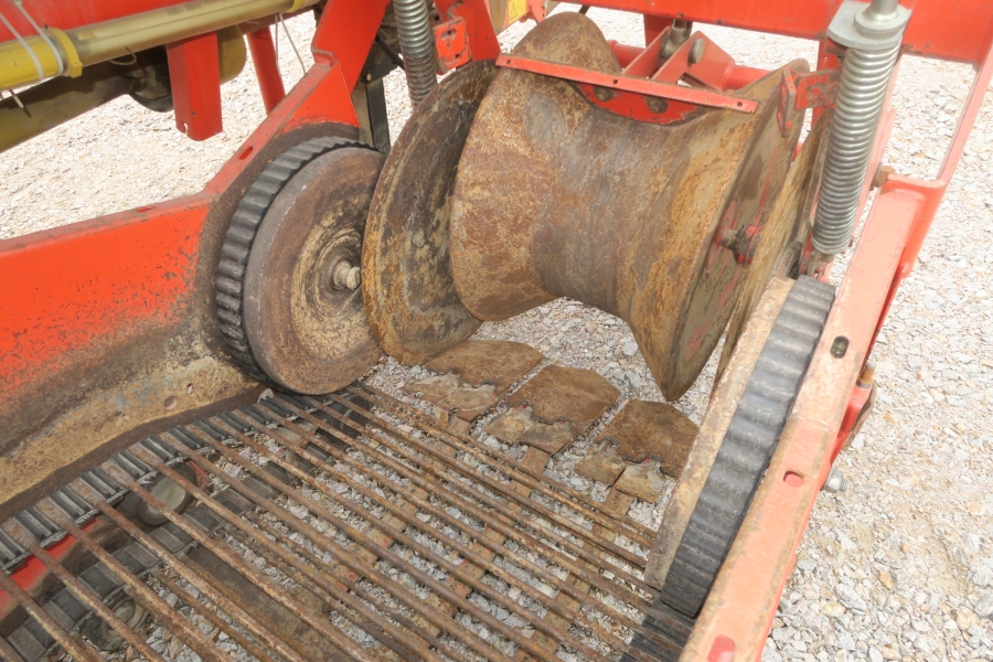 4618 Grimme SE75-40 potato harvester