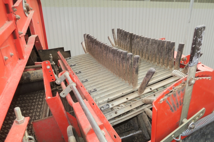 4618 Grimme SE75-40 potato harvester