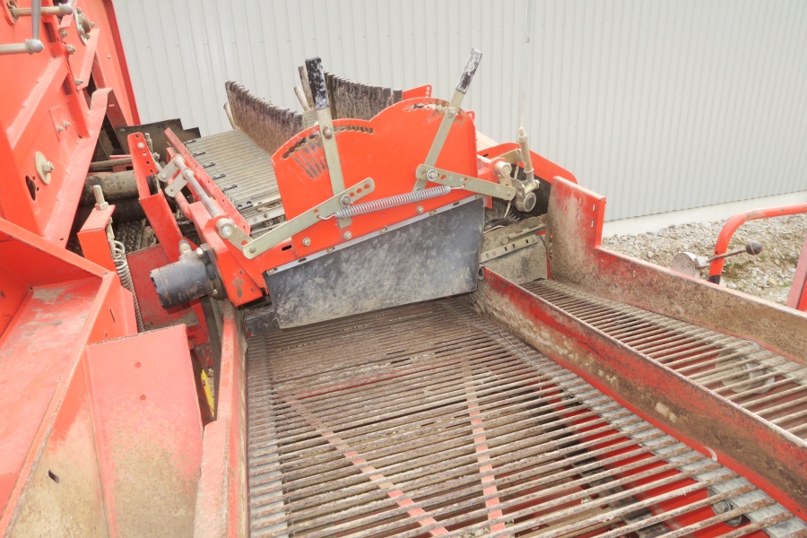 4618 Grimme SE75-40 potato harvester