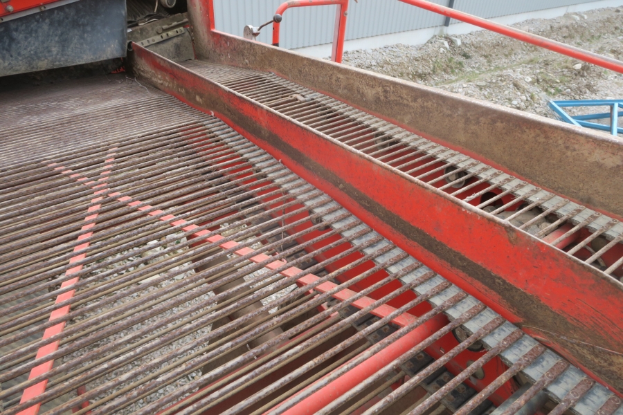 4618 Grimme SE75-40 potato harvester