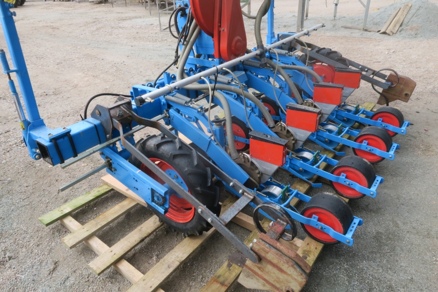 4621 Monosem MS precision seeder for vegetables