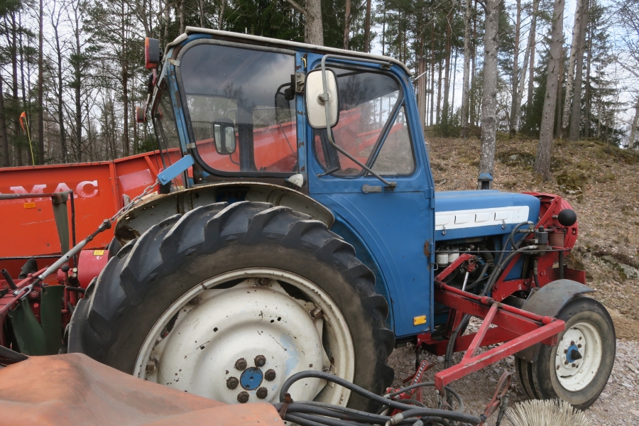 4626 Scott Viner Chives harvester