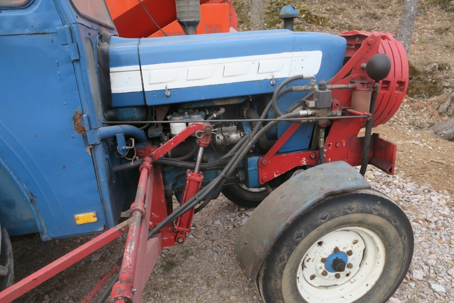 4626 Scott Viner Chives harvester