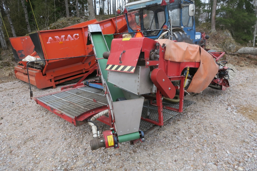 4626 Scott Viner Chives harvester