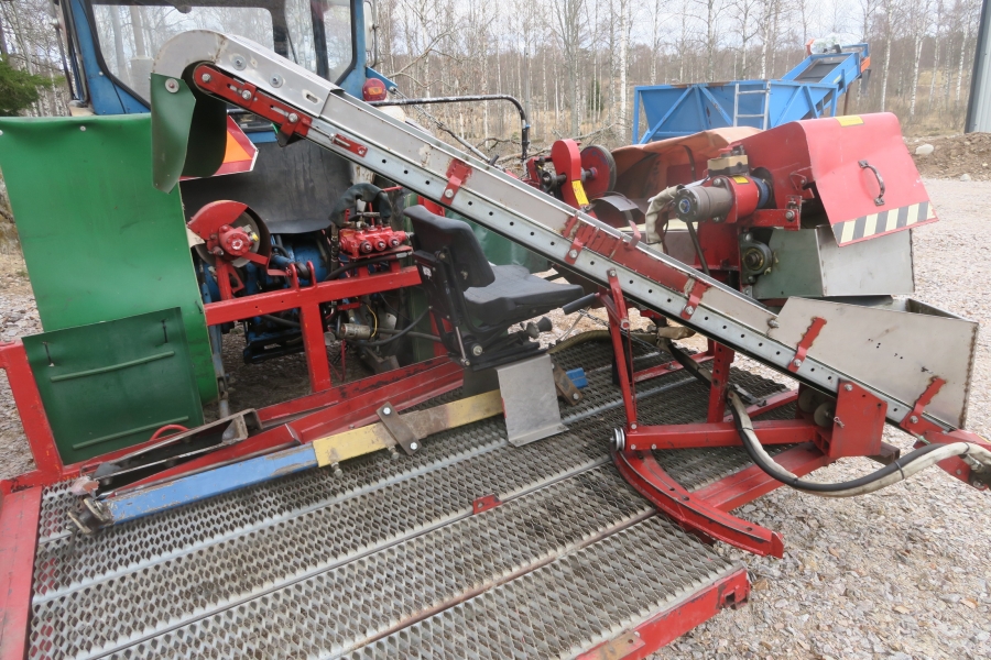 4626 Scott Viner Chives harvester