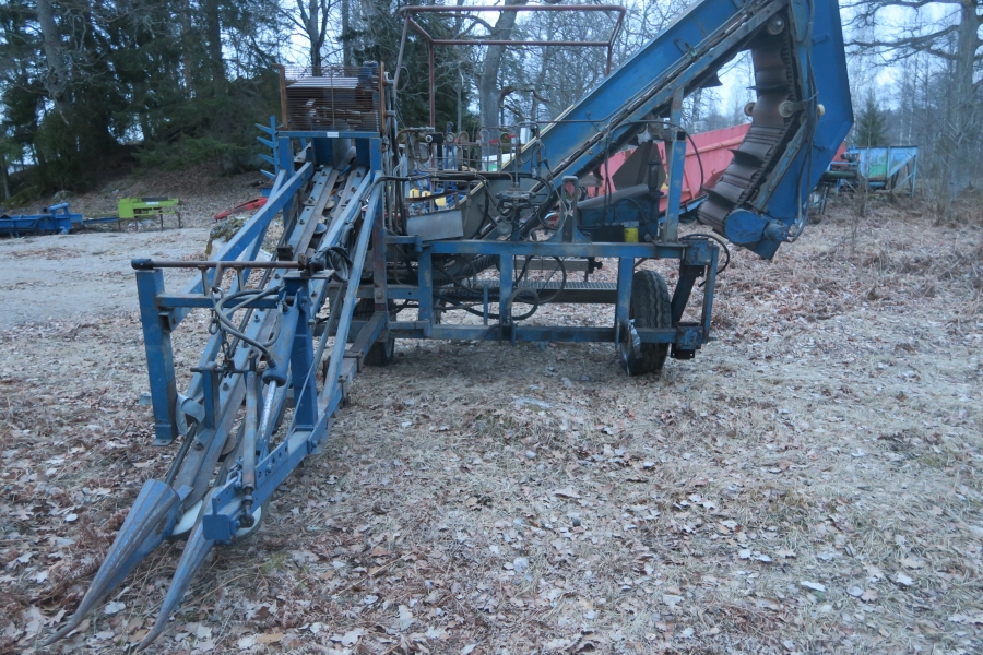 4631 Asa-Lift garlic harvester