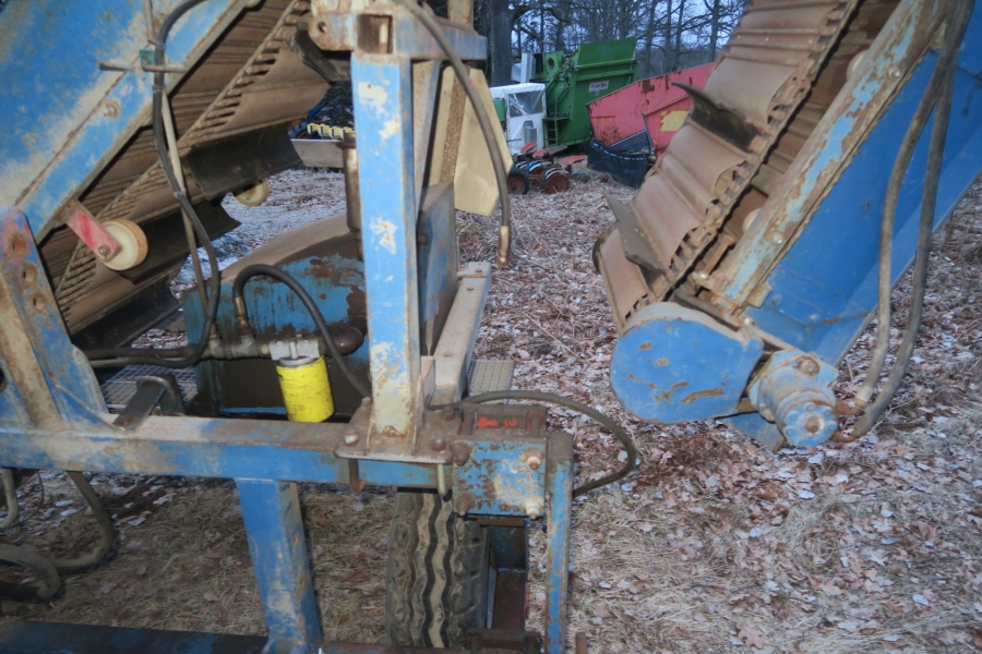 4631 Asa-Lift garlic harvester