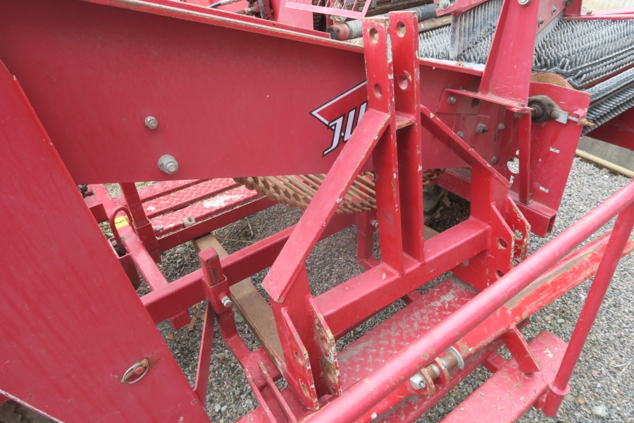 4645 Juko MIDI potato harvester mounted for box